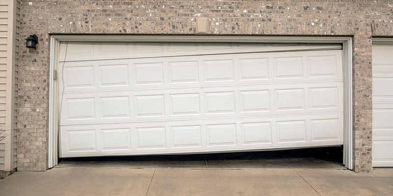 Top Signs You Need a Garage Door Repair 