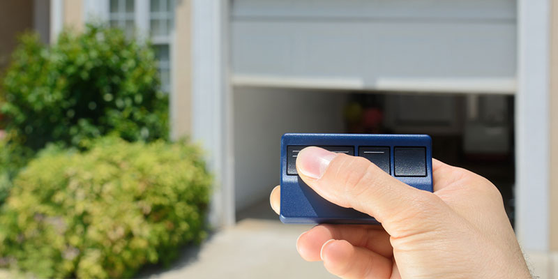 How Does a Universal Garage Door Remote Work? 