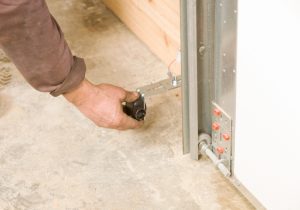 Emergency Garage Door Repair: When to Call the Experts